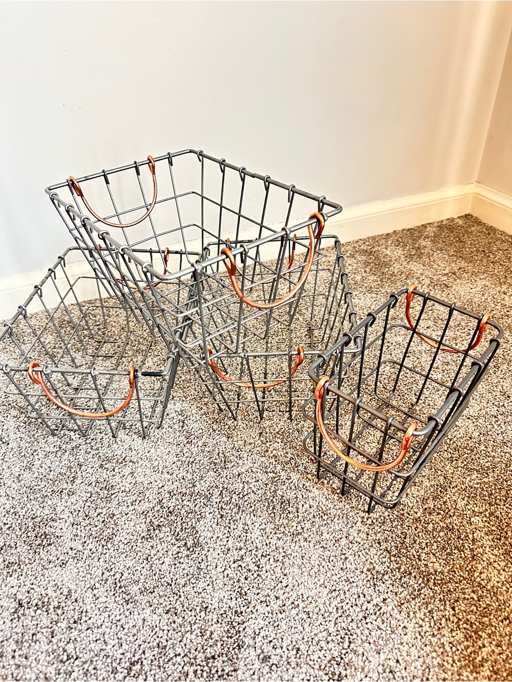 Lot of 4 metal baskets